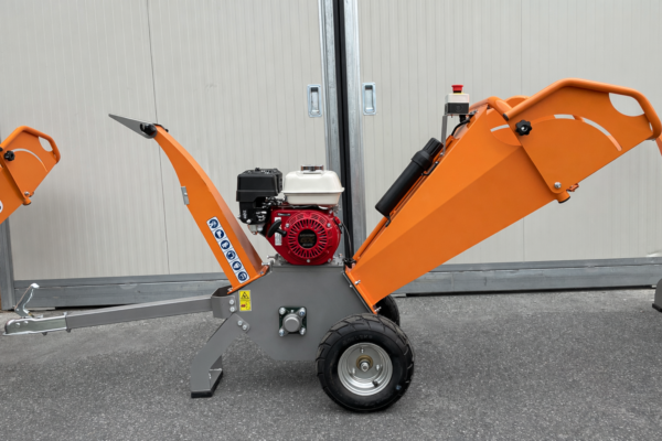 Erdbohrer für Traktor L-30 – Leistungsstarker Pfostenbohrer mit Zapfwellenantrieb