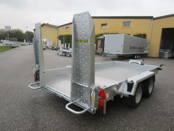 670295_aktionsanhaenger_gh126_aluboden_baggerauflage_staubox_auffahrschienen_h.JPG.webp Baumaschinenanhänger HUMER H10GH126S‑35