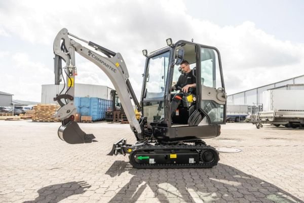 BobMaster_PREMIUM_Minibagger_CT-18_18_21176_600x600.jpg Minibagger „Bobmaster Premium“ – Diesel, 1900 kg mit Knickarm + Joystick Steuerung