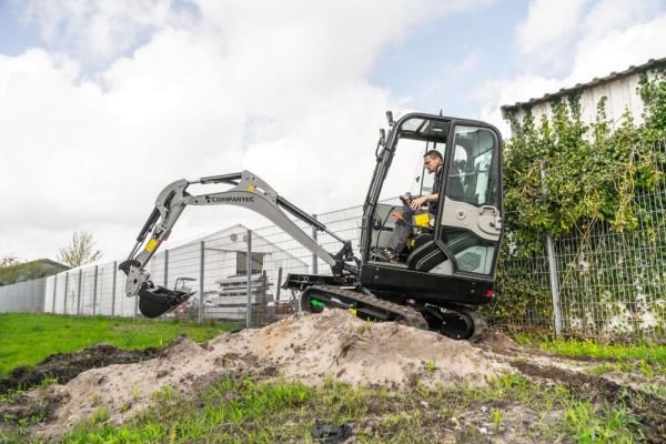BobMaster_PREMIUM_Minibagger_CT-18_23_21168_600x600.jpg Minibagger „Bobmaster Premium“ – Diesel, 1900 kg mit Knickarm + Joystick Steuerung
