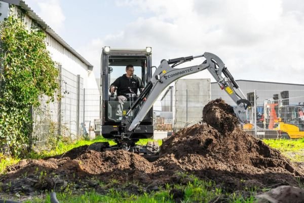 BobMaster_PREMIUM_Minibagger_CT-18_29_21171_600x600.jpg Minibagger „Bobmaster Premium“ – Diesel, 1900 kg mit Knickarm + Joystick Steuerung