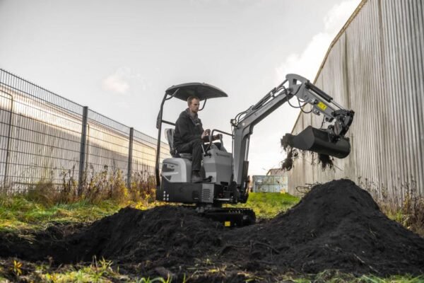 Minibagger „Bobmaster Pro“ – Diesel, 890 kg mit Knickarm + Schaufel-Set