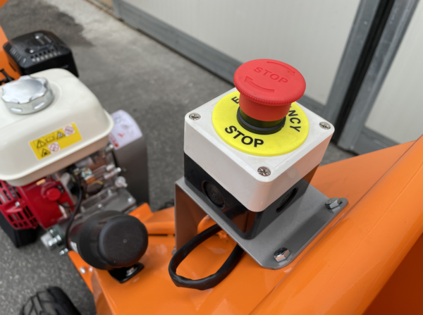 Erdbohrer für Traktor L-30 – Leistungsstarker Pfostenbohrer mit Zapfwellenantrieb