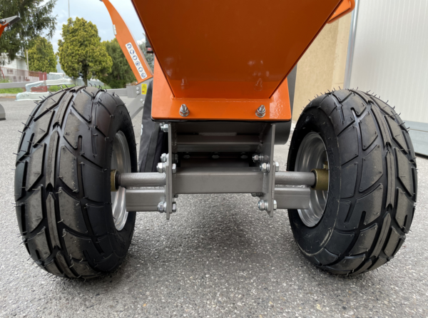 Erdbohrer für Traktor L-30 – Leistungsstarker Pfostenbohrer mit Zapfwellenantrieb