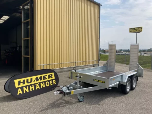 aktionsanhaenger_wl300v_305x159x30_3000kg_alu_rampen_neues_system_v.jpg.webp Baumaschinenanhänger HUMER H02ABU3015‑30‑14AR