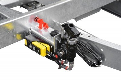 Kipper TRIUS SHDK O2 27-36-20.2 mit 2 mm Stahlbordwänden und Handpumpe.