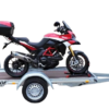 porte-moto-plateau-250m-x-130m-750-kg-erde-600x395-removebg-preview-1.png Motorradanhänger 2,50 m x 1,30 m 750 kg ERDE
