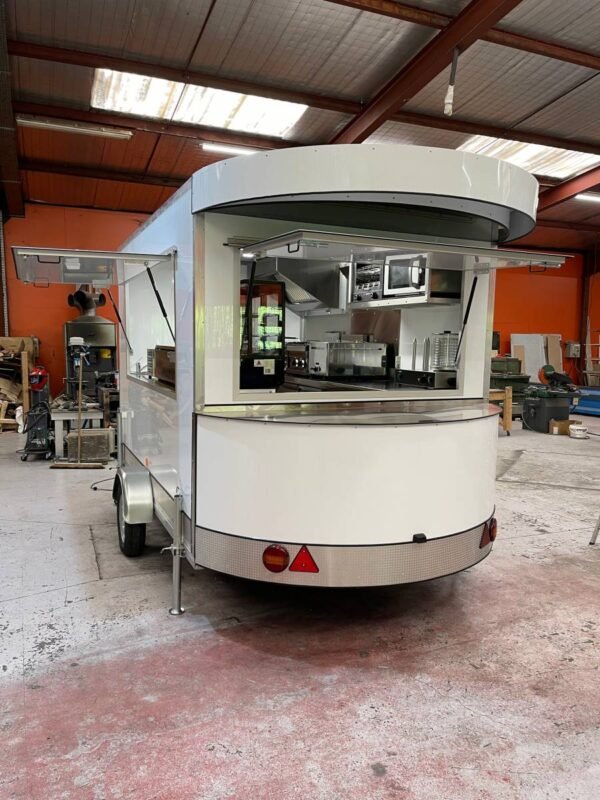 remorquefoodtruck13jpeg_6454c5b808510.jpeg Food truck absinthe anhanger