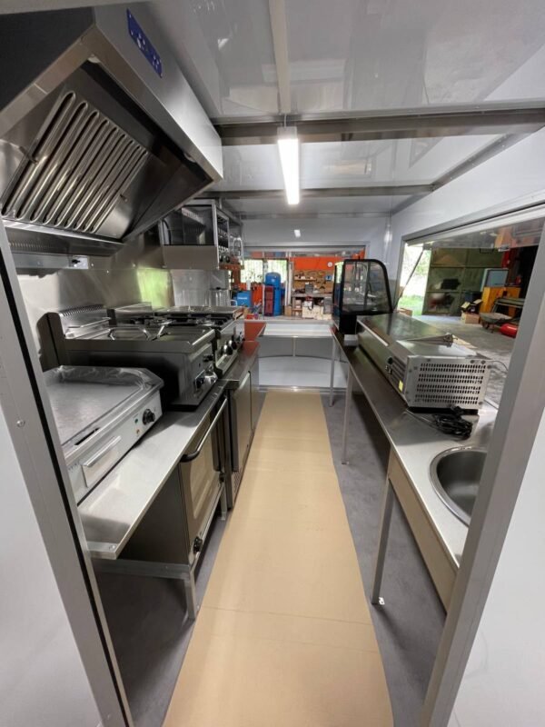 remorquefoodtruck9jpeg_6454c5b16f1e0.jpeg Food truck absinthe anhanger